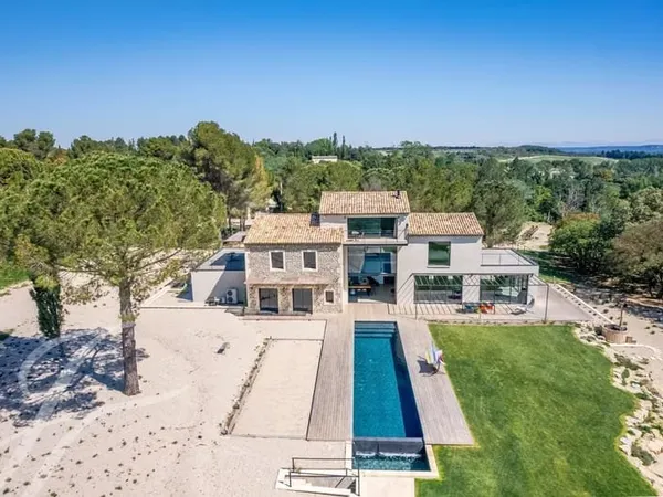 PROPRIETE AVEC VUE ALPILLES