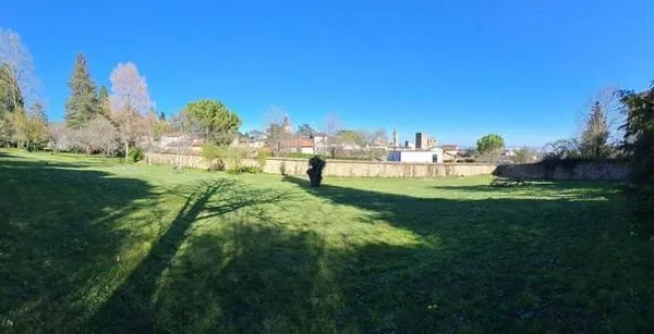 Terrain 2100 m²