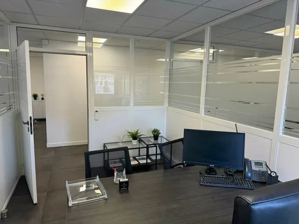 Bureau et espace de travail Vente Tours  130m² 380000€
