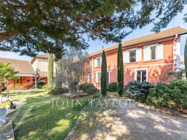 Belle propriété de 420 m² habitables au total