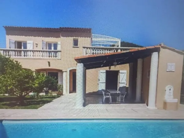 VILLEFRANCHE-SUR-MER - Dans le domaine fermé du Castellet su