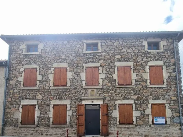 Demeure Familiale de 1820 avec Volumes Exceptionnels située