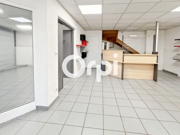 Local professionnel 74 m²