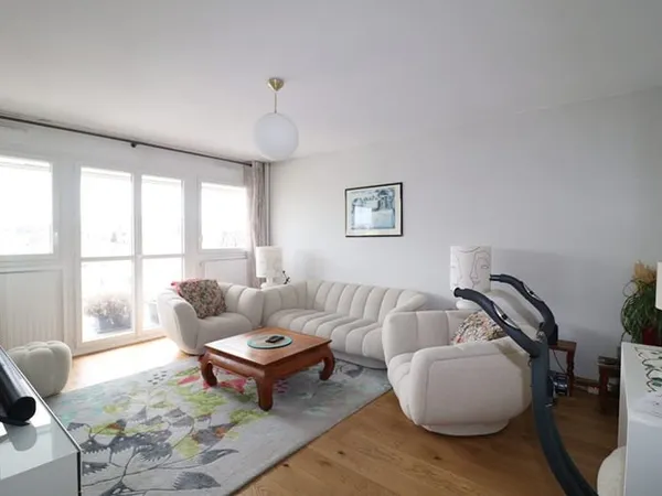 Ivry S/Seine, 5 pièces avec balcon au pied du métro