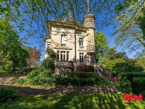 Demeure de caractère au coeur de Hédé-Bazouges - Esprit Manoir et cadre d'exception