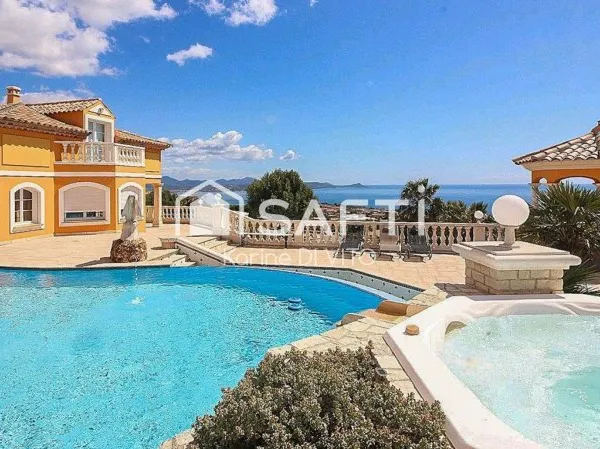 Propriété d'exception - Vue panoramique entre ciel, mer et nature