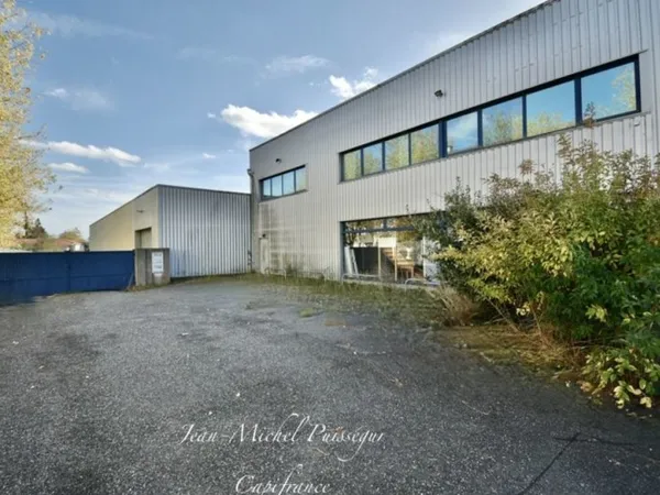 Entrepôts et Bureaux de 1300m2 à vendre SAINT GAUDENS (31), Terrain 3800m2