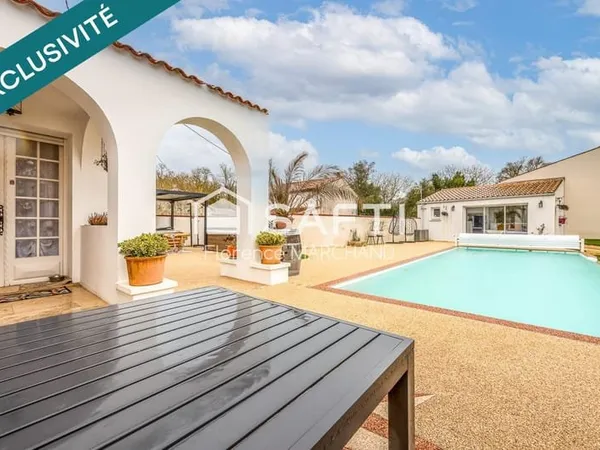 SUPERBE MAISON 4 CH GARAGE JARDIN PISCINE SPA
