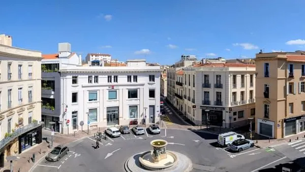 APPARTEMENT T3 AVEC COMBLES & TERRASSE PLACE BARDOU JOB, P