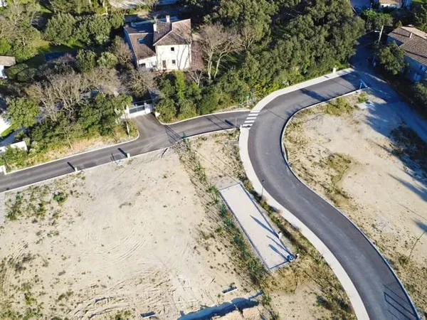Terrain 563 m²