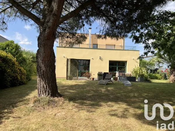 Maison 8 pièces 237 m²