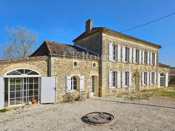 À proximité de Sauveterre-de-Guyenne - Maison de caractère de 5 chambres au coeur du vignoble girond