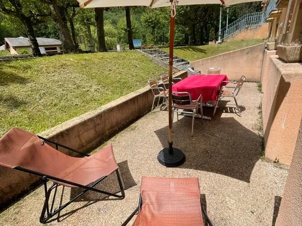 T2 avec Terrasse en face des Termes