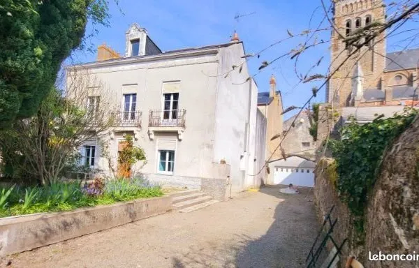 Rare : Maison de caractère avec vue sur la Loire avec garage double à Couëron (15 km de Nantes)