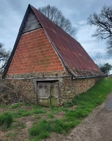 Ancienne étable avec grange