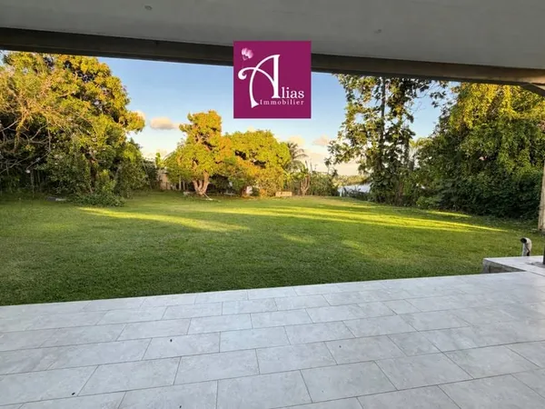 À VENDRE - Opportunité rare à fort potentiel Terrain + pr