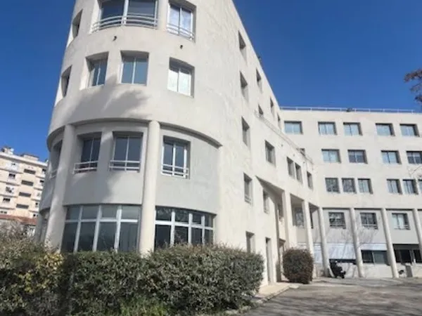 Local professionnel 7 pièces 142 m²