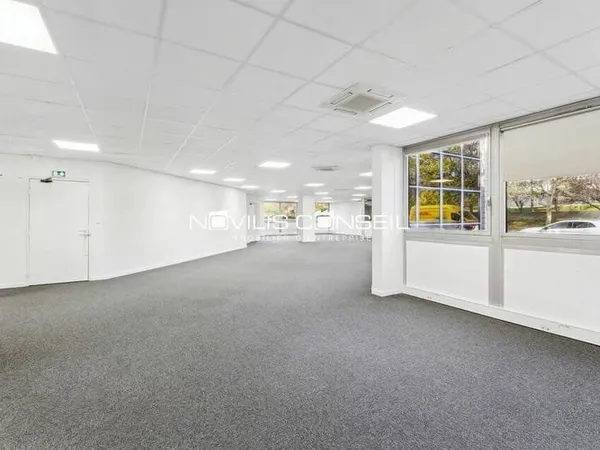 Bureau 142 m²