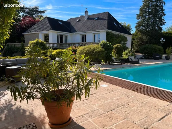 Varennes-Vauzelles - Maison d'exception avec piscine et jardin arboré. Tennis