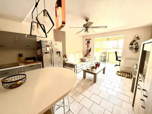FREJUS, APPARTEMENT 3 PIECES AU CALME