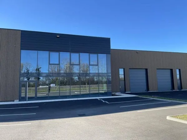 Local d'activité 1827 m²