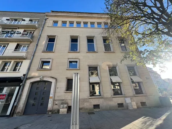 Local 100 m²