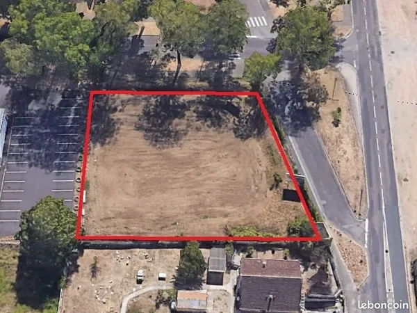 Terrain nu de 2 000 m² - Idéal stockage matériel/véhicules - Proche Rouen