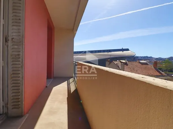 A vendre en exclusivité T3 53 m2 LUMINEUX BALCON TERRASSE TRAVERSANT LUMINEUX CALME CAVE FAIBLES CHA