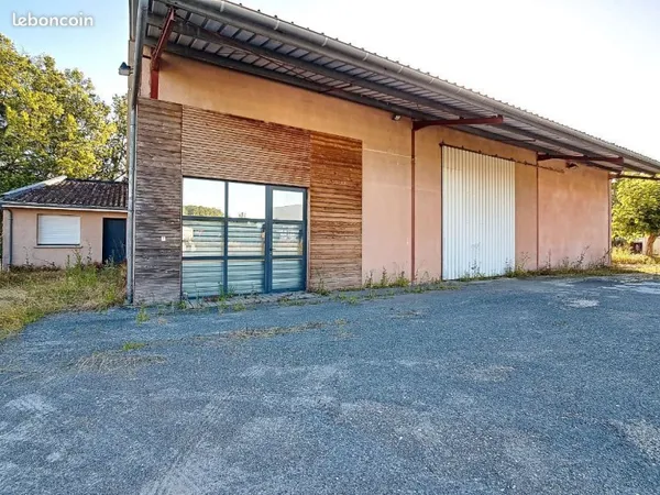 Entrepôt 425 m² LA LANDE DE FRONSAC