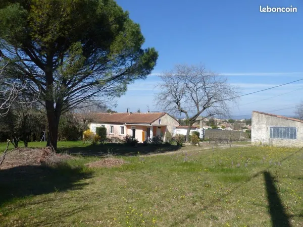 VILLA à rénover, au calme, dans la campagne de Valréas