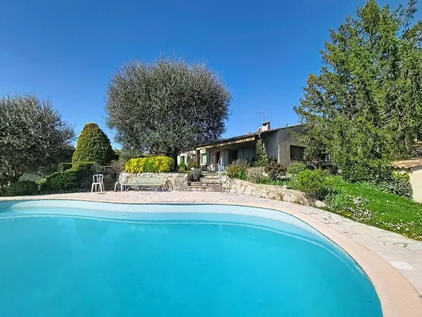 VENCE OUEST - VILLA 208 m2 6 pièces + dépendances - Terrain