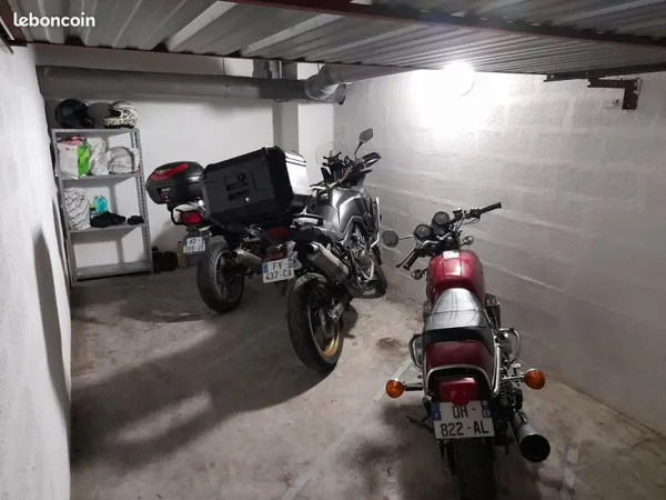 Parking Moto dans box sécurisé à Vileurbanne