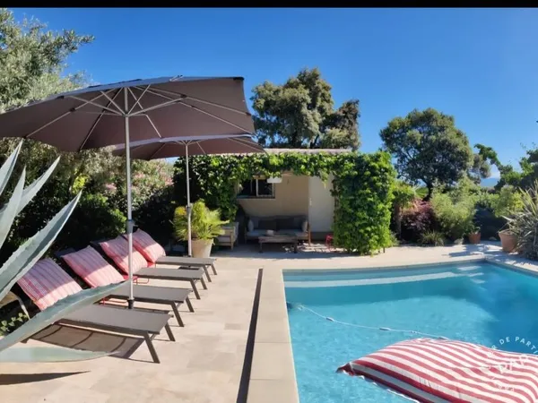 Maison 7 pièces 220 m²