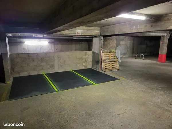 Parking moto / scooter sécurisé - Paris 12 (Porte Dorée)