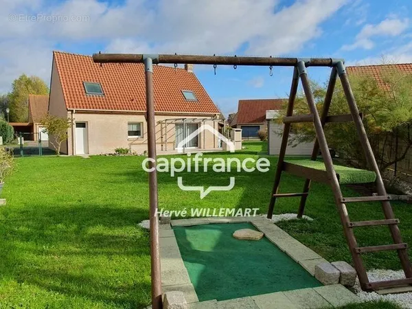 HONDSCHOOTE - Maison individuelle, 5 pièces, 3 chambres, 1 bureau, garage et jardin SUD