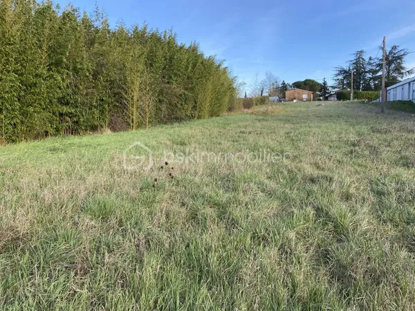 Terrain 1597 m²