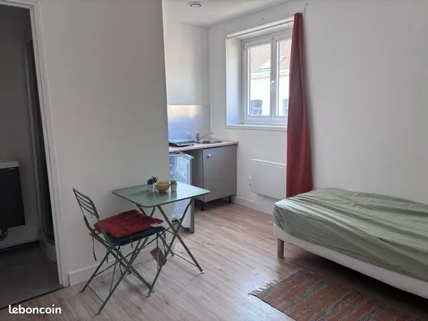 Studio 14m2 roubaix côté gare 490