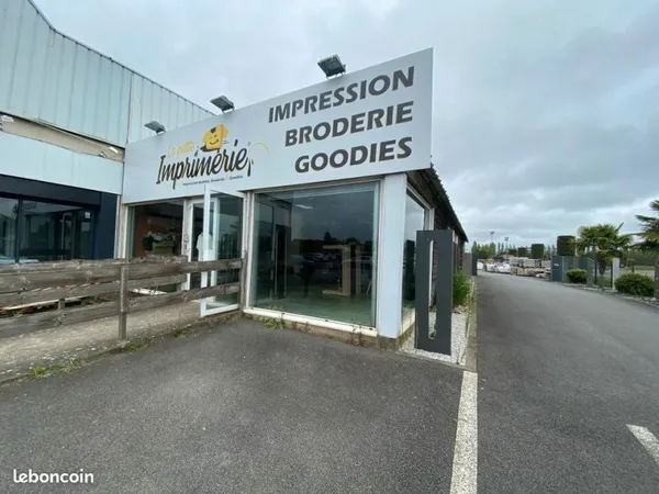 LOCAL COMMERCIAL 350 m² BRUZ