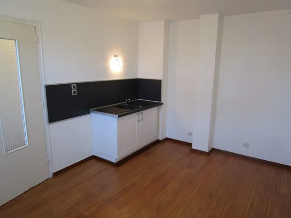 Appartement 3 pièces à louer à Saône avec garage fermé