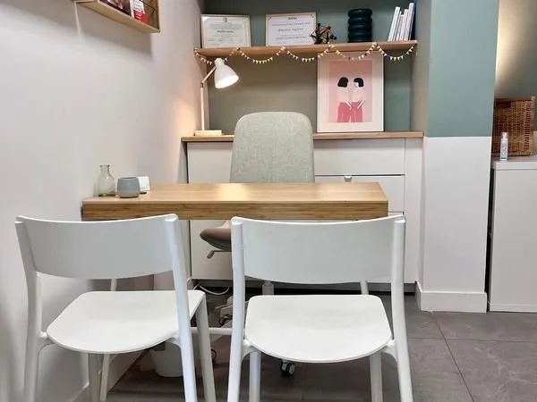 Bureau dans petit cabinet familial