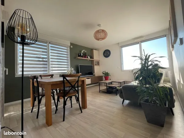 Très agréable T4 récent avec loggia