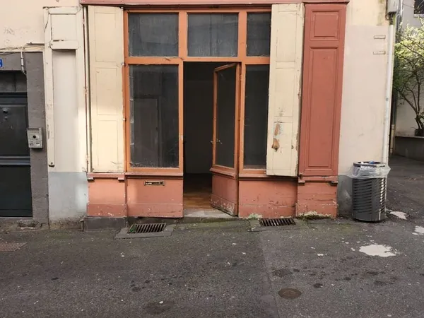 Local commercial 23 m² - Delille - vitrine sur rue - 300 HC
