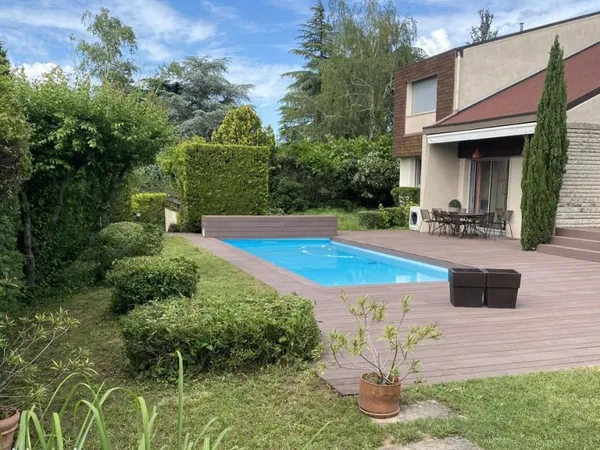 Maison 8 pièces 228 m²
