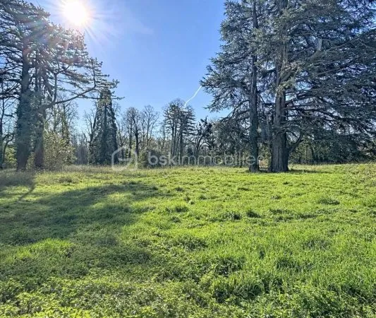 Terrain 588 m²