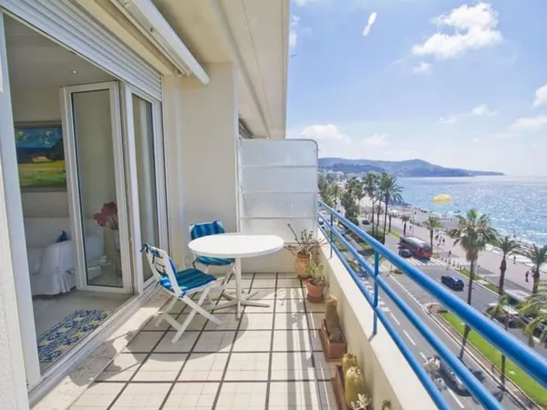 Exclusivité Promenade des Anglais- Grand Appartement 2/3 pièces Negresco