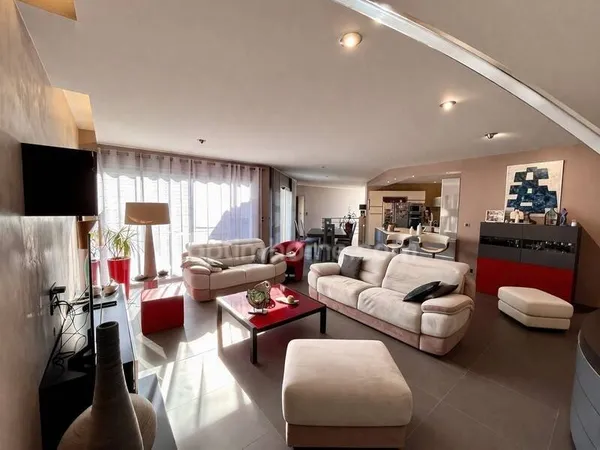 Maison 9 pièces 235 m²