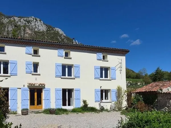 Maison 9 pièces 256 m²