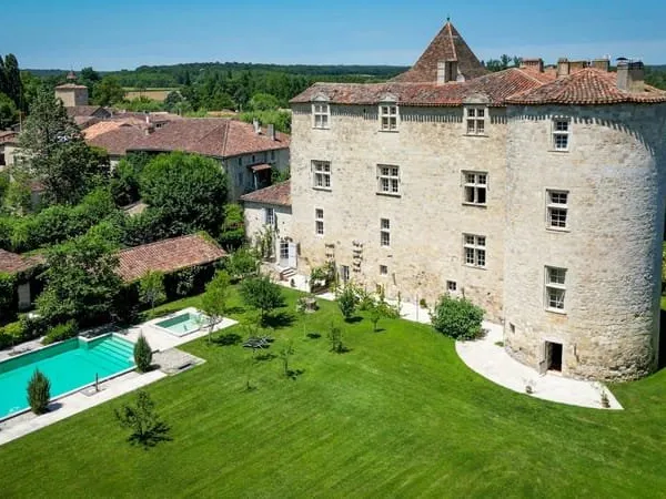 Château de la Renaissance, magnifiquement restauré, dans l'un des plus beaux villages de France