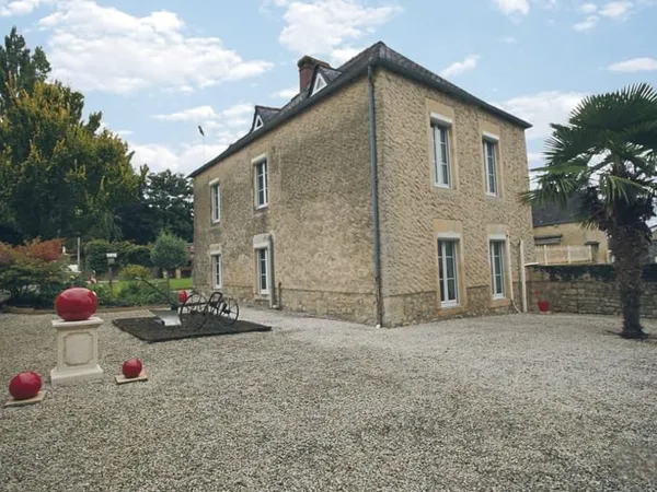 Maison ancienne en coeur de bourg - Terrain 1,1 hectare