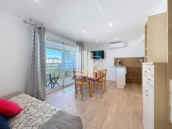 À vendre Charmant 2 pièces au dernier étage à Saint-Raphaë